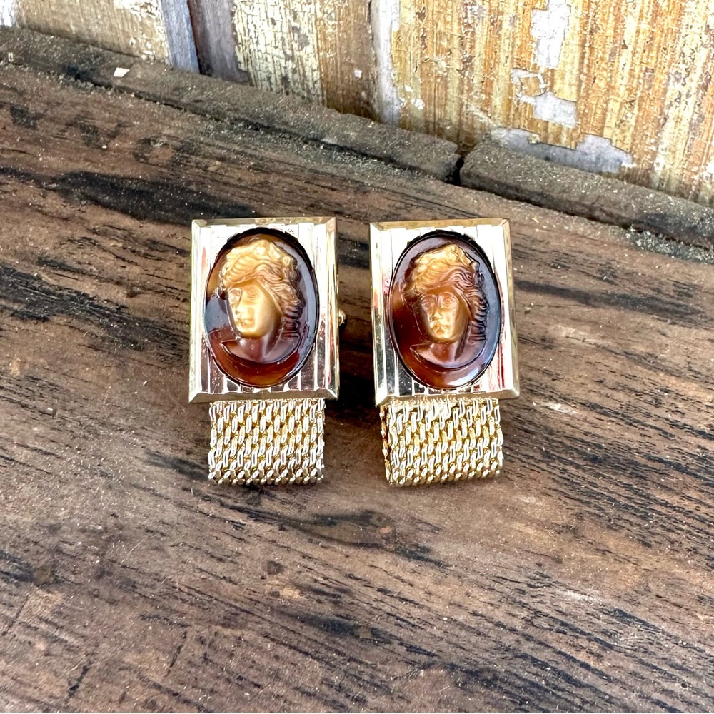 Vintage Hickok Art Glass Cameo Gold Cuff Links